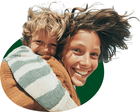 Мама с ребёнком слушают музыку вместе